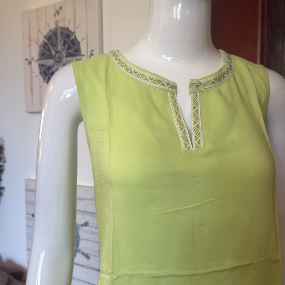 NWT northern reflections size small Lime Green Sleeveless Top